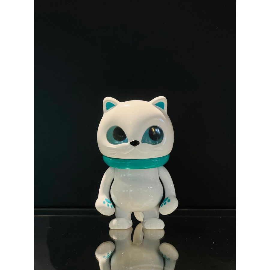 MEOW-E (WHITE)